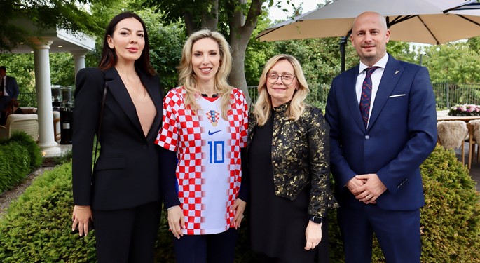 Delegacija HNS-a na primanju kod veleposlanice SAD-a Nicole McGraw