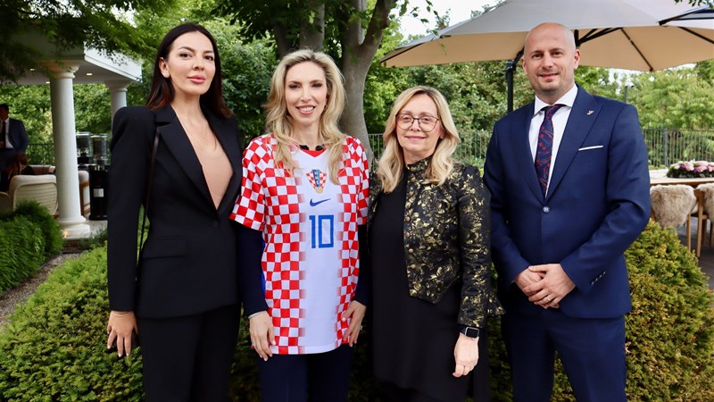 Delegacija HNS-a na primanju kod veleposlanice SAD-a Nicole McGraw