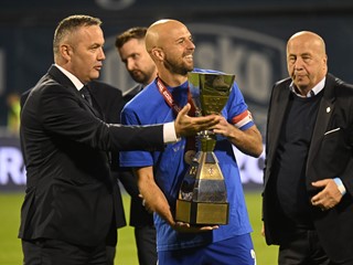 Dinamo proslavio osvajanje SuperSport HNL-a, predsjednik Kustić uručio trofej i medalje