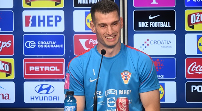 Livaković: “It’s great to have such a strong defense in front of you”