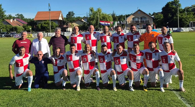 Hrvatska veteranska reprezentacija na proslavi 60 godina ŠNK Češko Selo