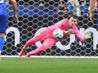 Dominik Livaković potpisao za Barcelonu