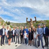Stipe Pletikosa na svečanom otkrivanju spomenika Mati Parlovu u Imotskom