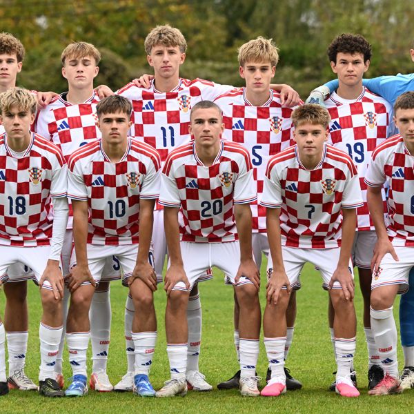 Hrvatska u Samoboru uvjerljiva protiv Walesa