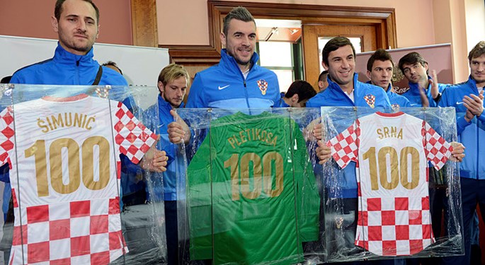 Darovi HNS-a za Šimunića, Pletikosu i Srnu