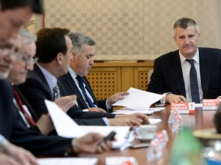 Odluke Izvršnog odbora HNS-a