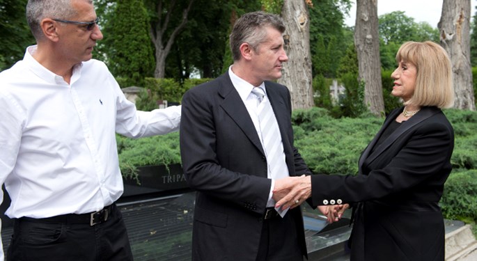 Davor Šuker zapalio svijeću na Draženovom grobu