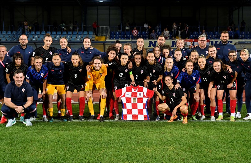 Oproštaj rekorderke Ive Lažete od hrvatske reprezentacije#Croatia captain Iva Lažeta bids farewell to football
