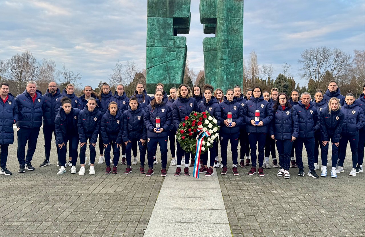 Hrvatska ženska reprezentacija u Vukovaru se poklonila žrtvama Domovinskog rata