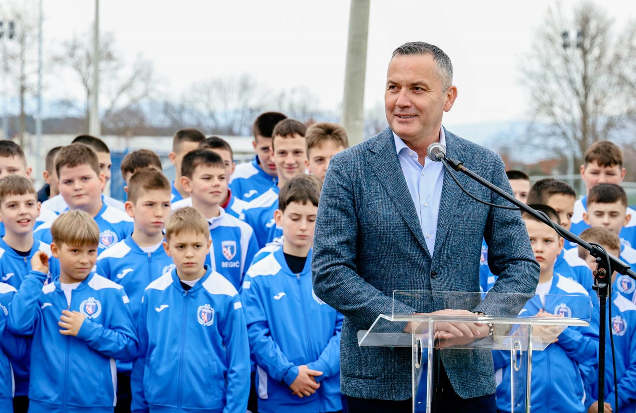 Marijan Kustić položio kamen temeljac za izgradnju tribine stadiona NK Slavonija