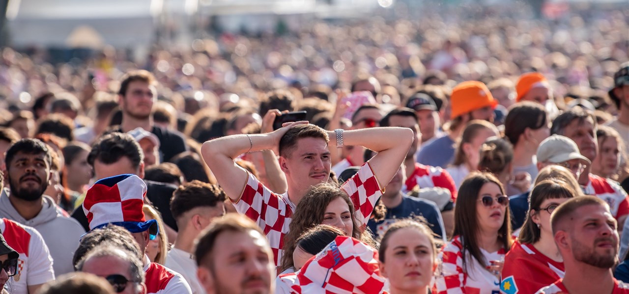 Cvjetni trg spreman za veliku nogometnu večer