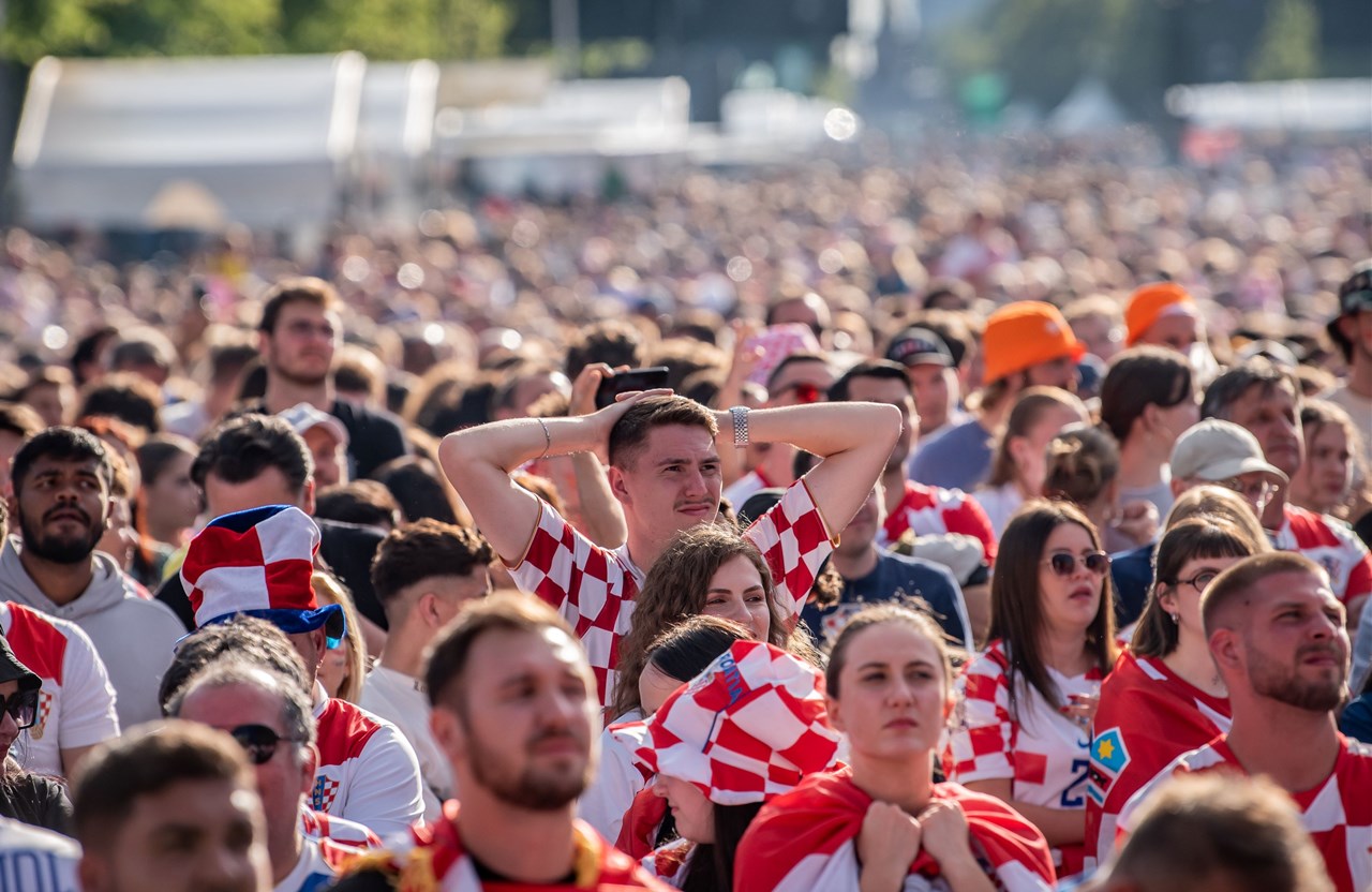 Cvjetni trg spreman za veliku nogometnu večer