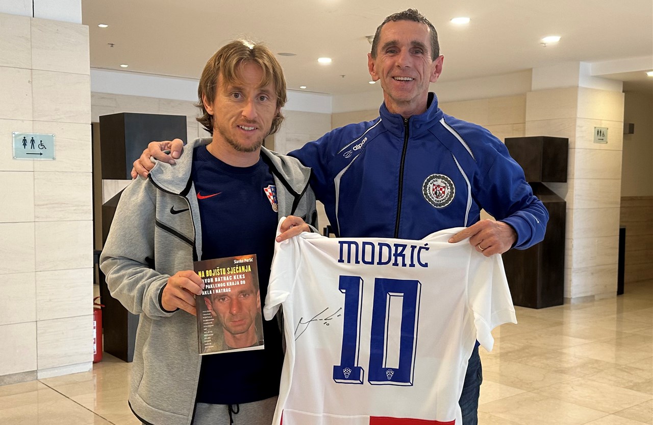 Dalić i Modrić ugostili vukovarskog branitelja Davora Batraca “Keksa”