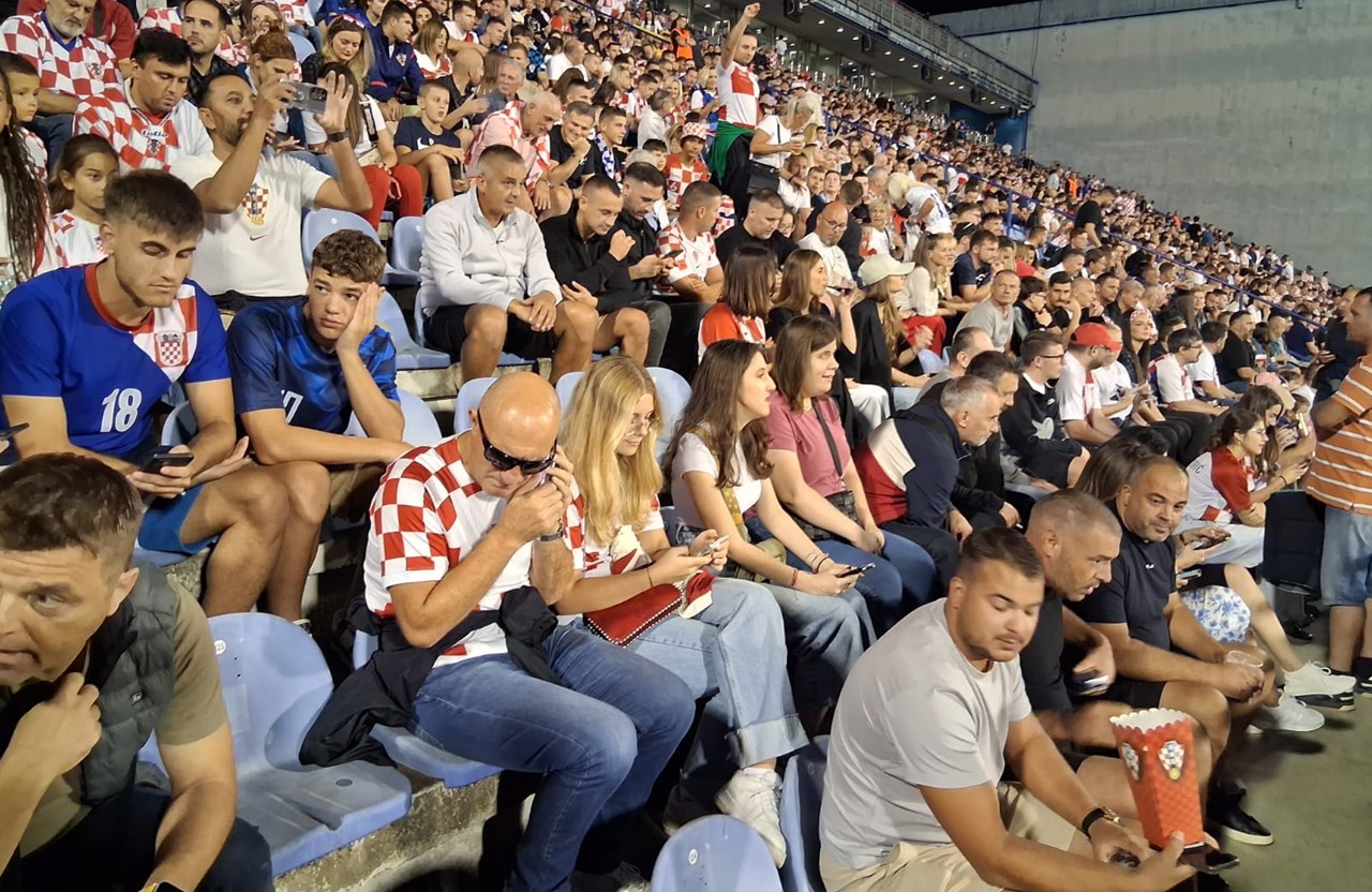 HNS osigurao audiodeskripciju na utakmici Hrvatska - Crna Gora
