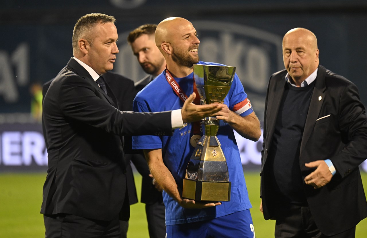 Dinamo proslavio osvajanje SuperSport HNL-a, predsjednik Kustić uručio trofej i medalje