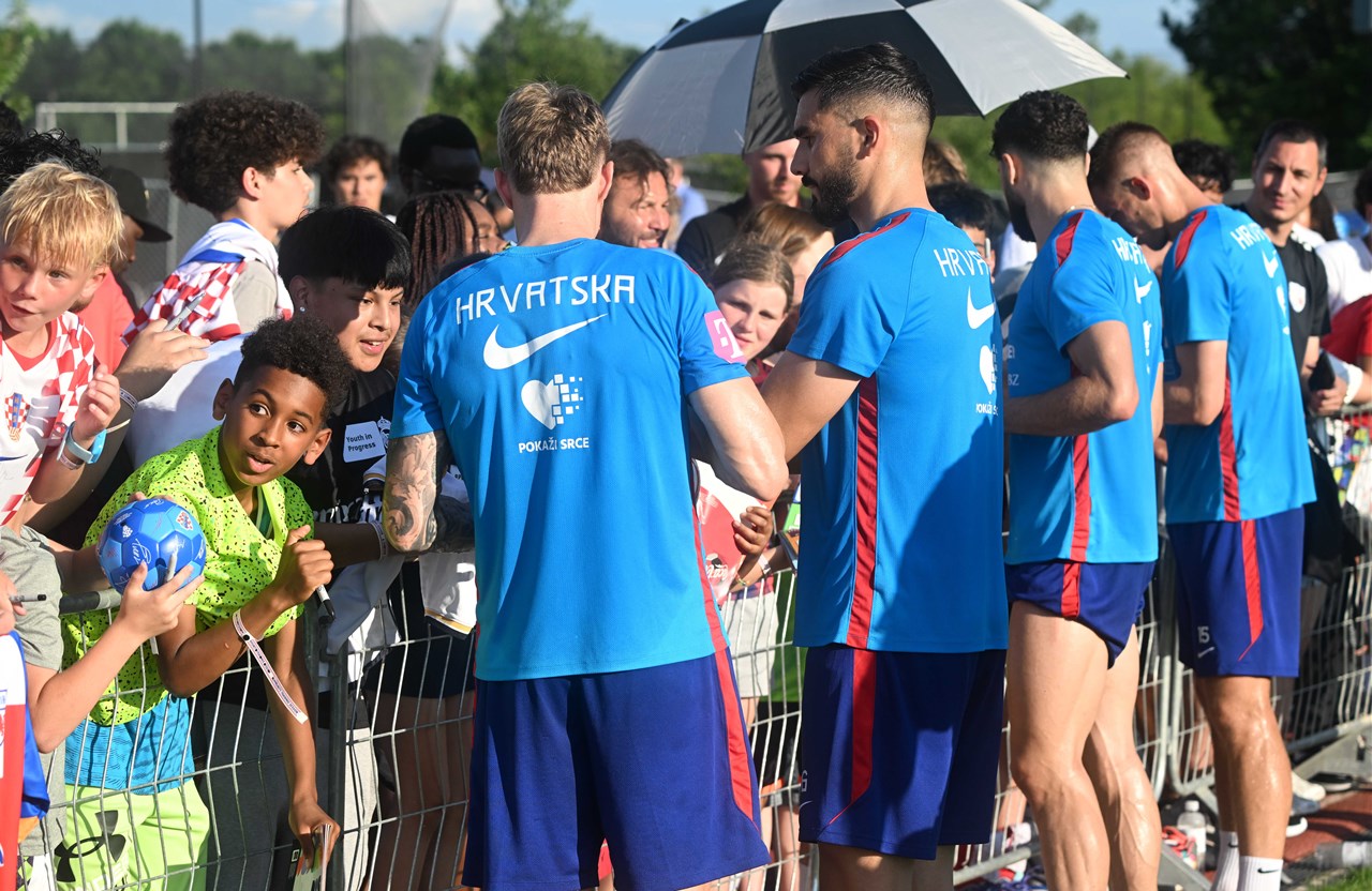 Vatreni oduševili mnogobrojne navijače u Alexandriji